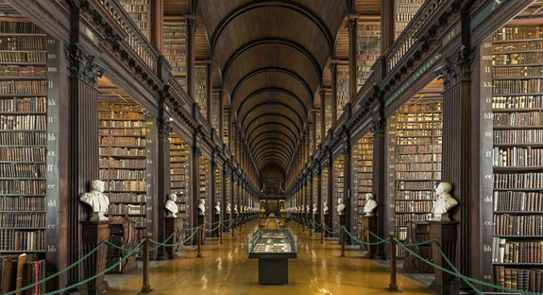 15 biblioteka magjike që çdo dashamirës librash duhet t’i vizitojë