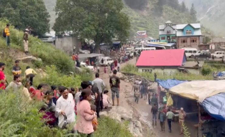 46 viktima nga shirat e rrëmbyeshëm në Indi
