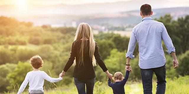 A je rritur nga prindër të papjekur emocionalisht? Ja 6 shenjat kryesore