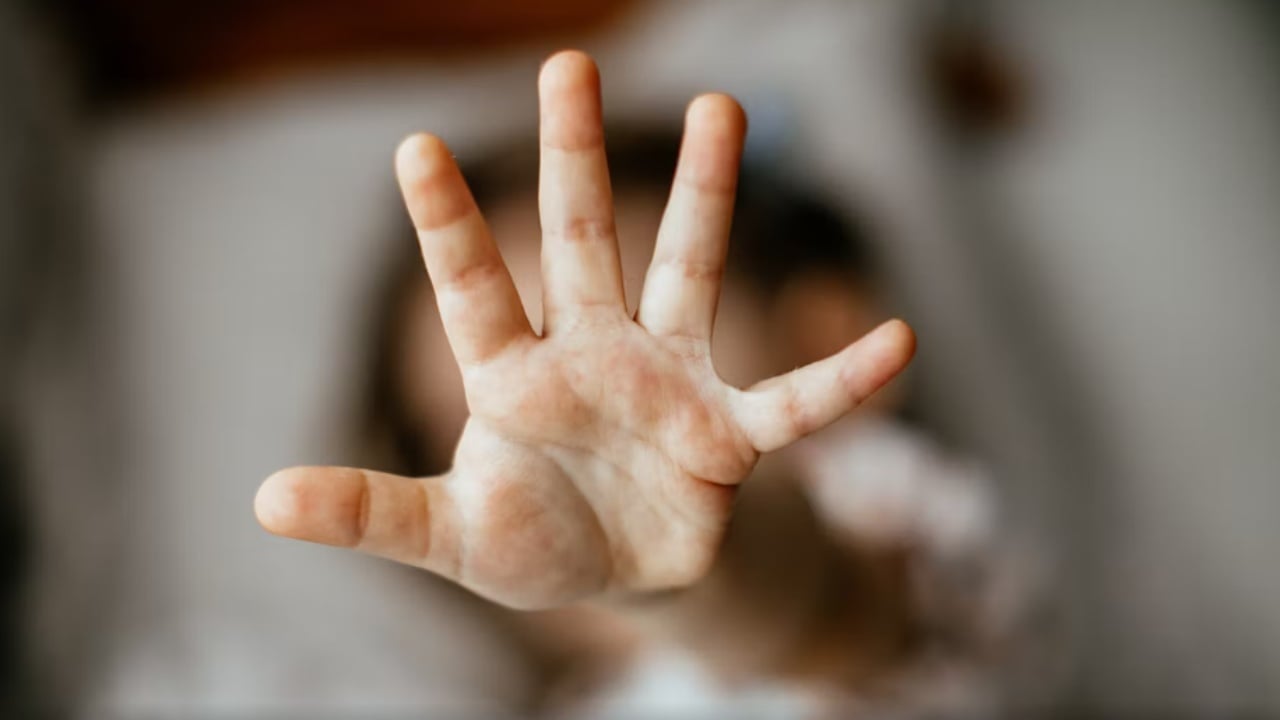 Abuzonte seksualisht me vajza të mitura dhe më pas i filmonte, dënohet me 100 vite burg dadoja në Kaliforni