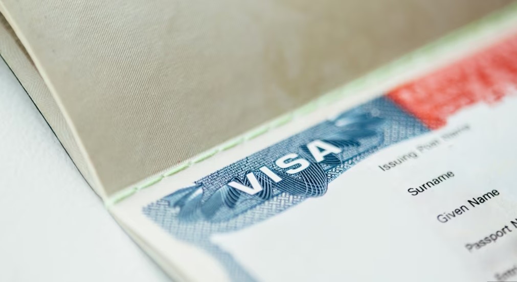 Administrata e Trumpit po rishikon 55 milionë të huajt me viza amerikane