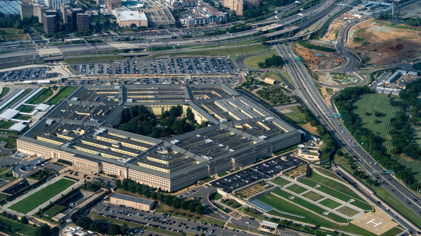 Administrata Trump avancon me planet për të riemërtuar Pentagonin në Departamentin e Luftës