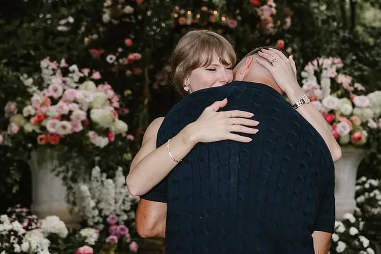 Ajo e bëri përsëri: Taylor Swift përdori numerologjinë për të njoftuar fejesën e saj me Travis Kelce