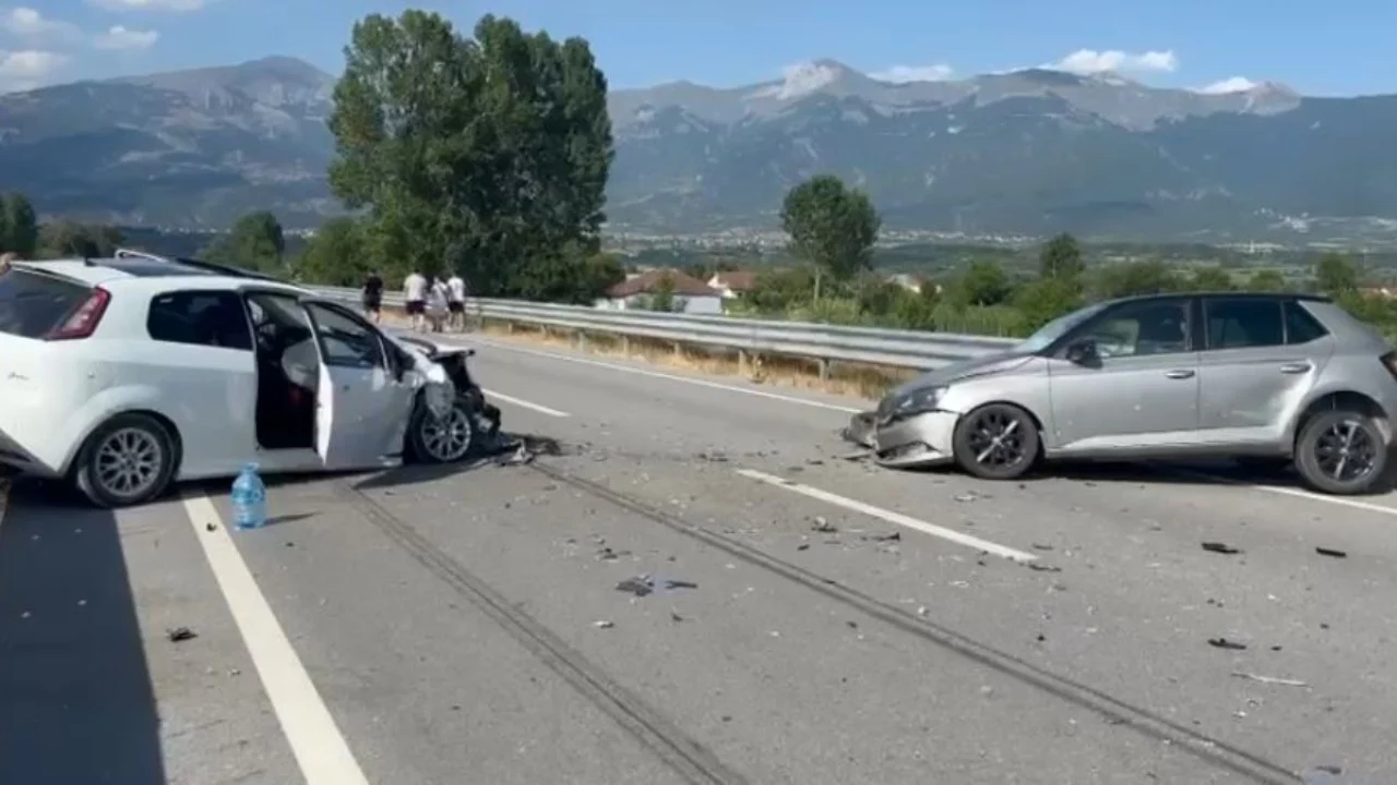 Aksident në rrugën Vau i Dejës-Bushat, makinat përplasen me njëra-tjetrën, detajet e para