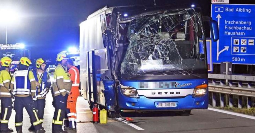 Aksident tragjik në Gjermani/ Autobusi nga Kosova përplaset me një kamion, 30 të lënduar