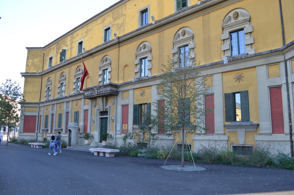 Alarmante/ Murtaja në derra dhe sëmundja e shpendëve, MBZHR ndalon importin nga disa shtete