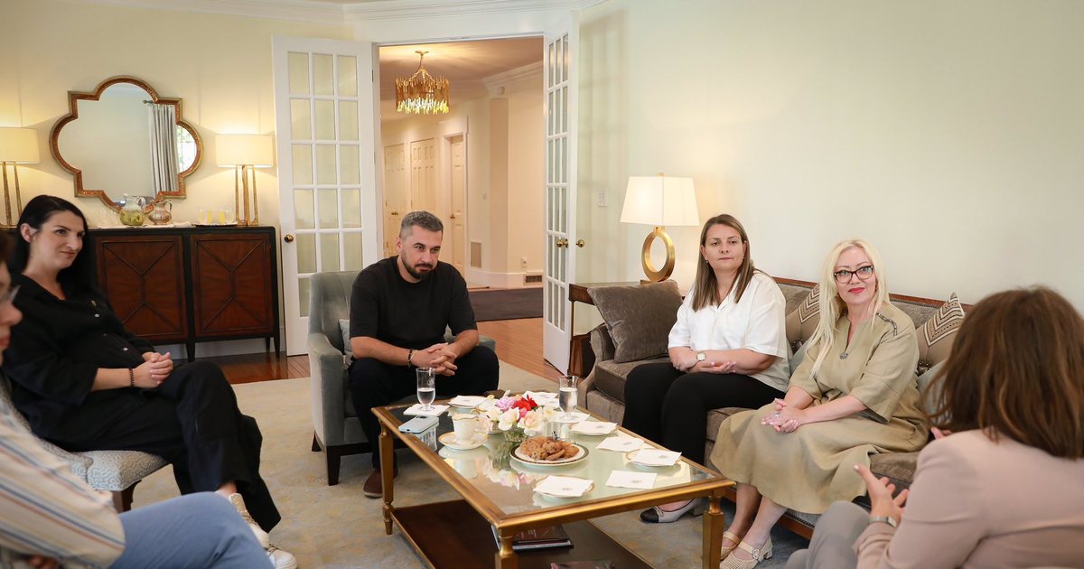 Ambasada e SHBA pret deputetët e rinj të Kuvendit, Mundësia&PD lënë mënjanë hatërmbetjet përballë amerikanëve