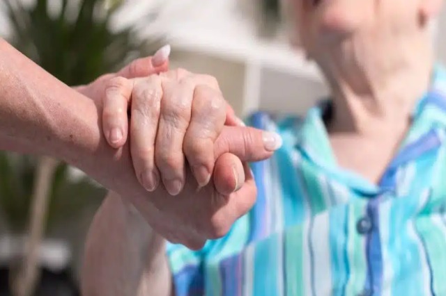 Anketa: 76 % e të moshuarve kanë nevojë për ndihmë në përditshmëri