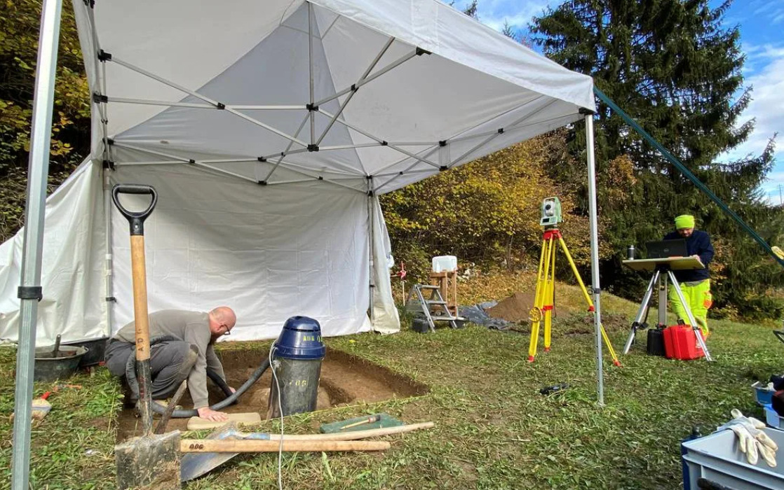 Arkeologët në Zvicër zbulojnë thesarin 3 mijë vjeçar, brenda një kutie druri…