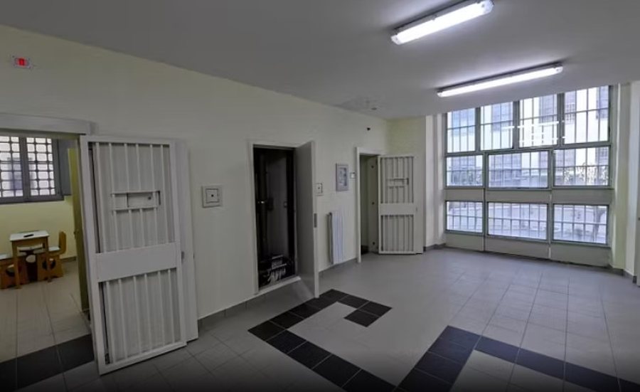 Arratisje spektakolare në Napoli, dy të burgosur çajnë murin dhe zhduken