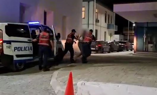 Arrestohet 36-vjeçari që ushtroi dhunë ndaj bashkëshortes, në banesë iu gjet kokainë dhe armë