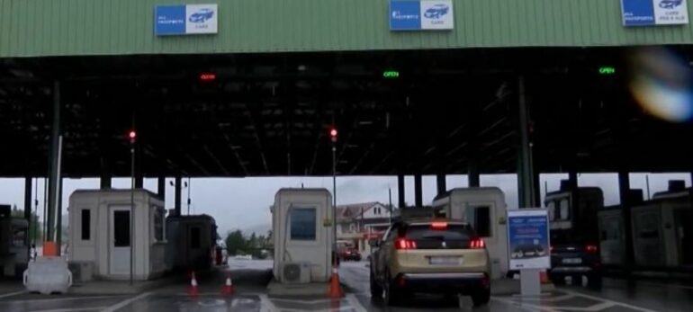 Arrestohet shtetasi shqiptar/ Tentoi t’u japë ryshfet një zyrtari policor dhe një doganieri, policia…