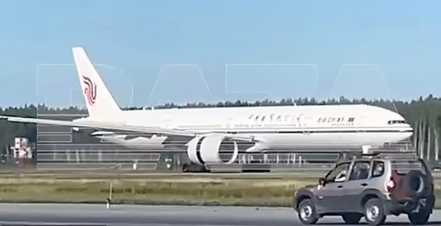 Avioni i nisur nga Londra bën ulje emergjente në Rusi, pasagjerët s’lejohen të zbresin