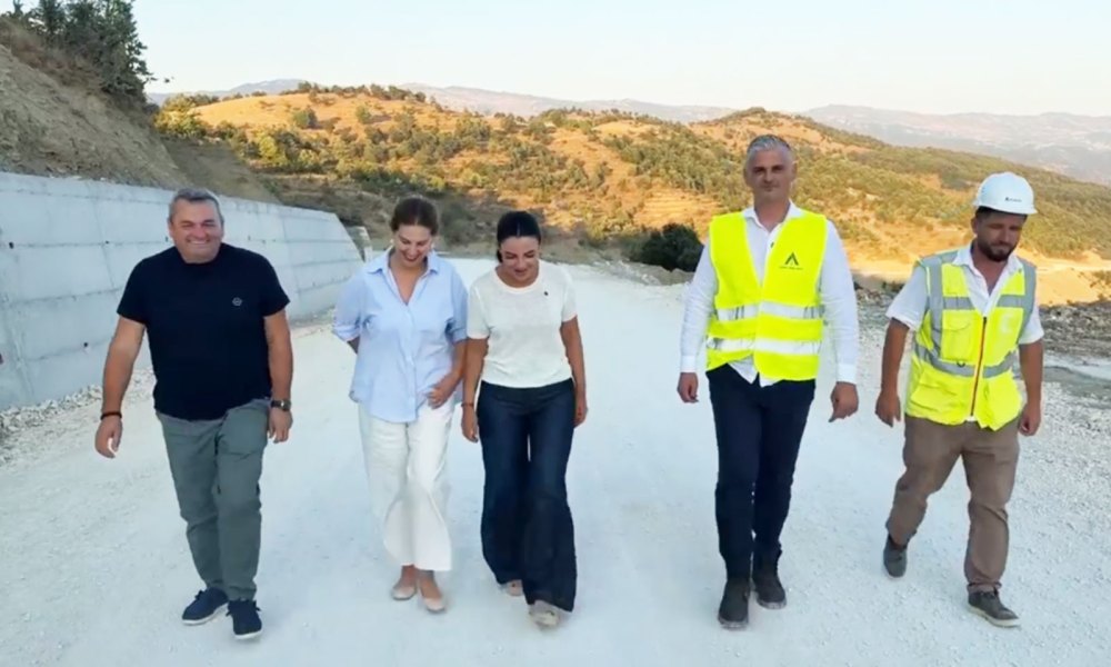 Balluku dhe Kumbaro inspektojnë punimet në aksin rrugor Berat–Ballaban: Sezoni i ardhshëm veror iu gjen me rrugë të re