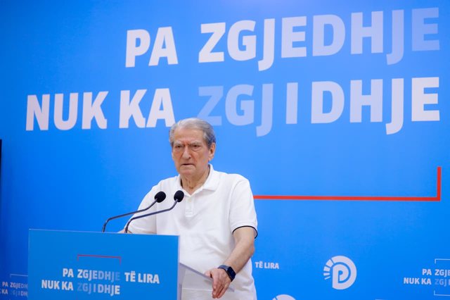 Berisha: Rama shpenzoi 490 mln euro për luks! Me 1/4 e tyre do ishin blerë 7-10 avionë, 4 helikopterë dhe…