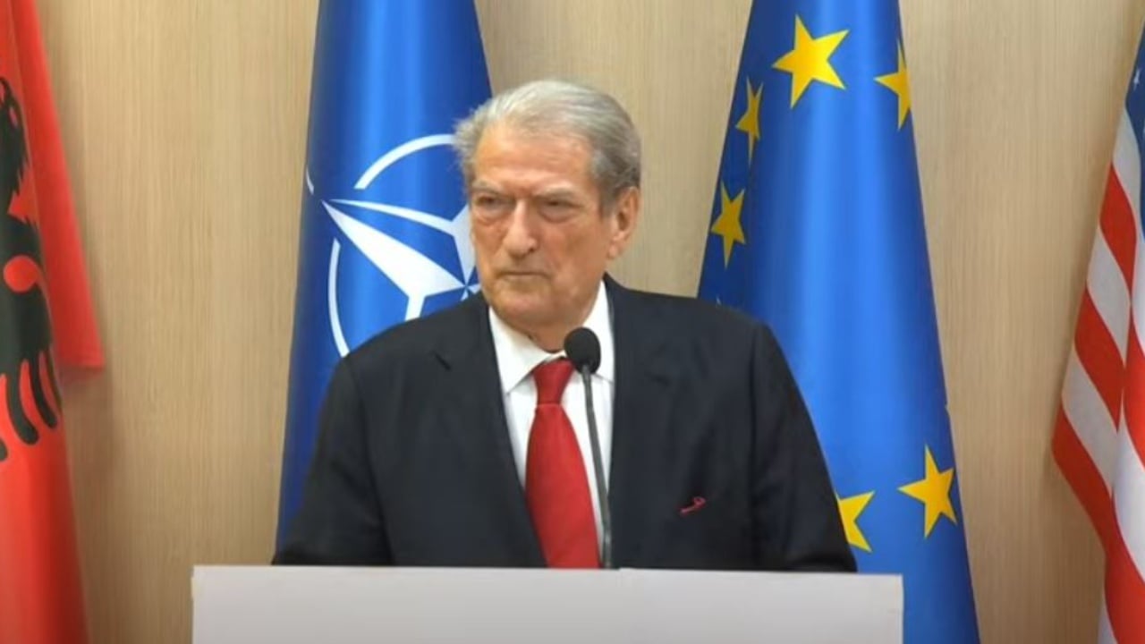 Berisha sërish në Kushtetuese, ish-kryeministri kërkon të shpallet anti-kushtetuese masa e arrestit që e mbajti në shtëpi 331 ditë