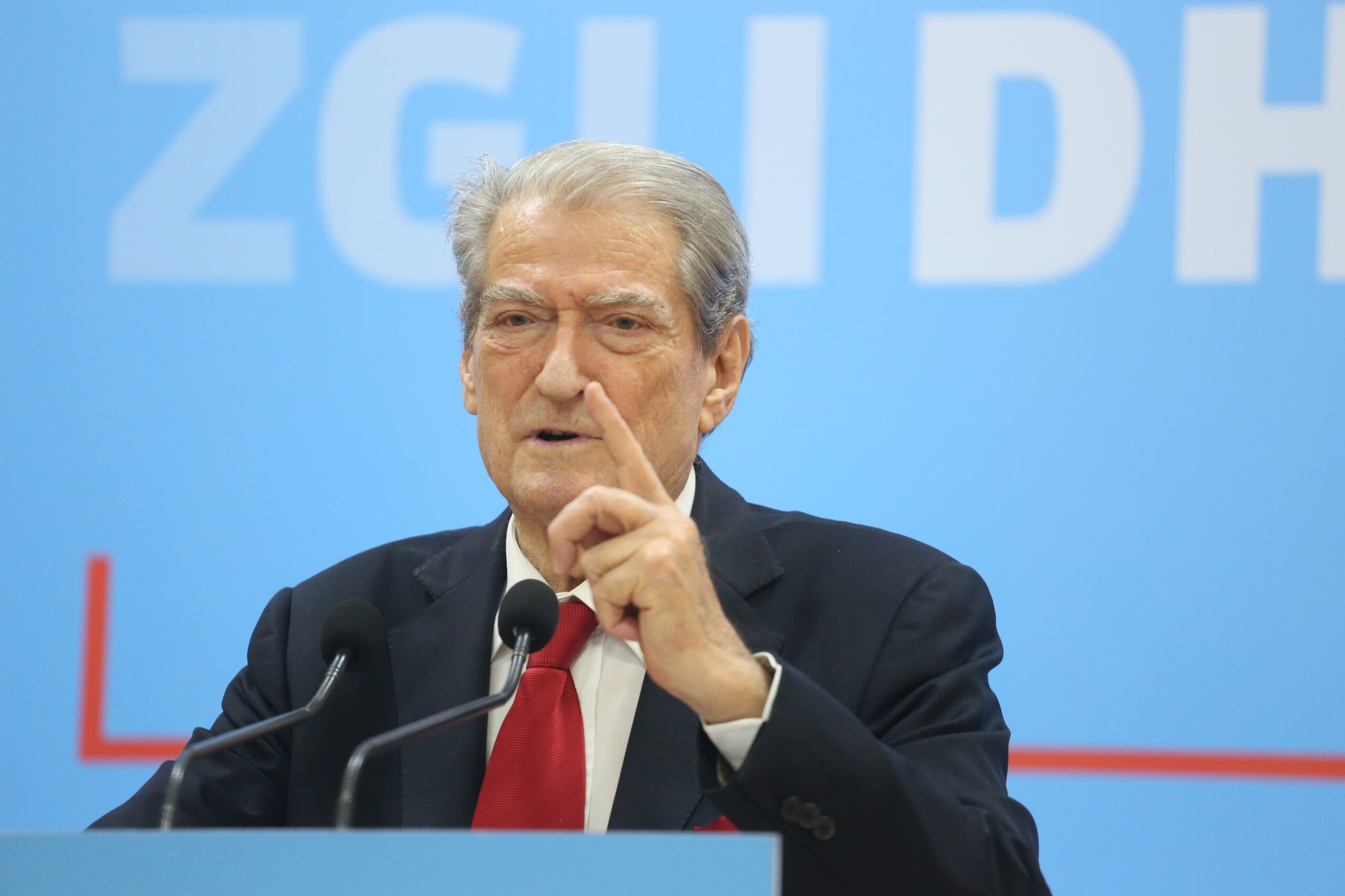 Berisha sërish në Kushtetuese, kërkon të shpallet e paligjshme masa e arrestit në shtëpi