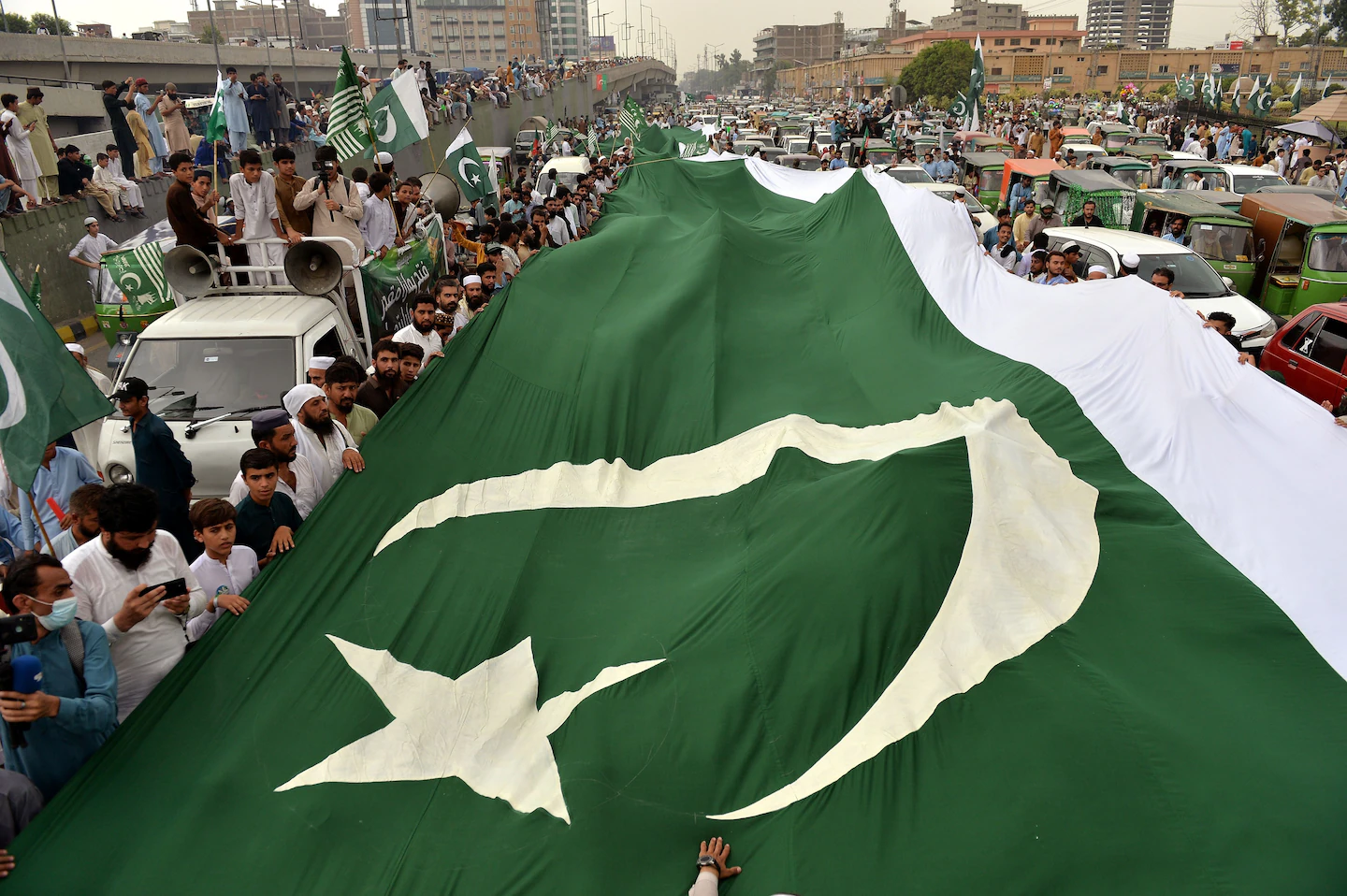 Brenda fushatës të suksesshme të Pakistanit për të fituar simpatinë e Uashingtonit