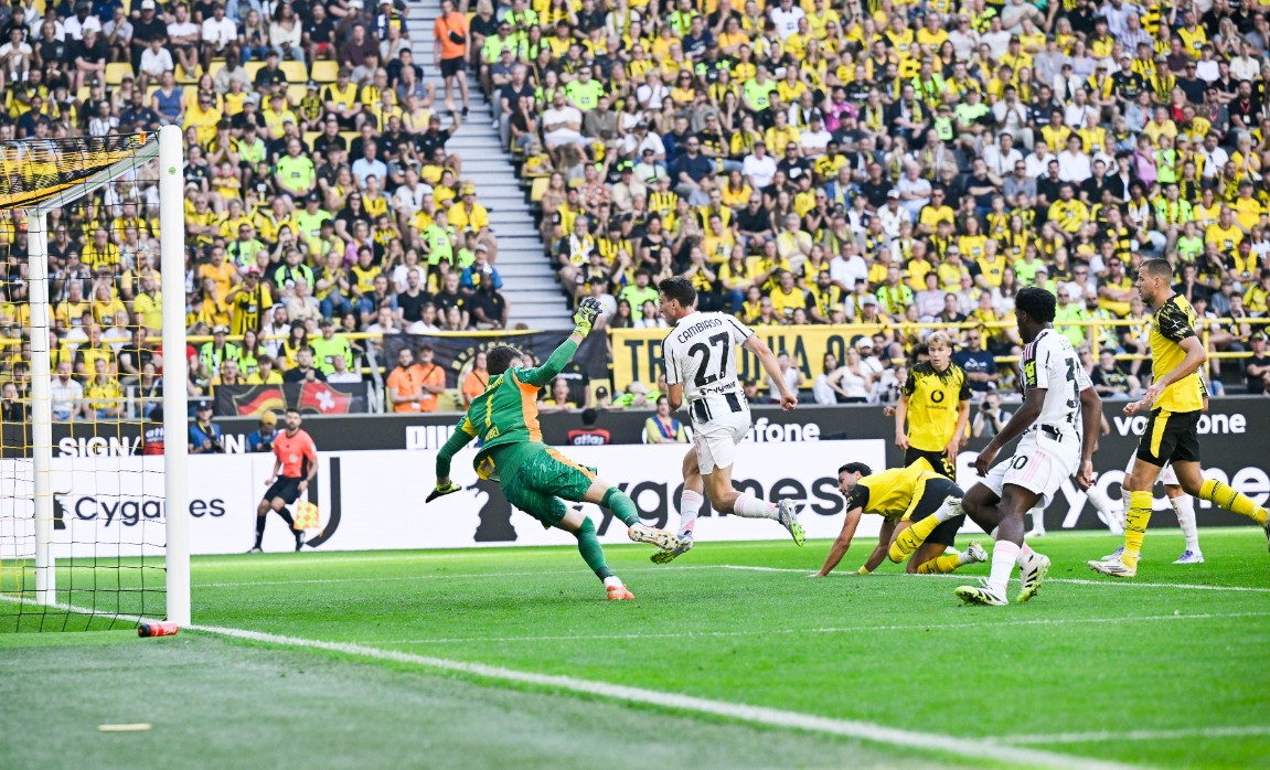 Cambiaso hesht tifozët në “Signdal Iduna Park”, Juventus fiton ndaj Dortmund (video)