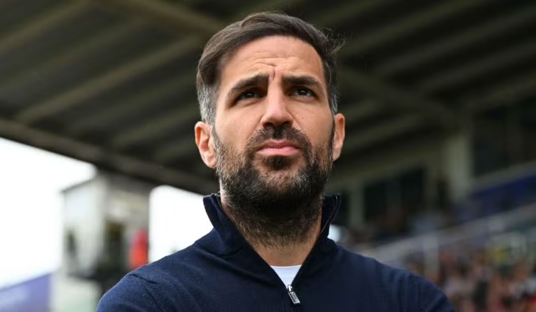 Cesc Fabregas gati t’i bëjë nderin e madh Barcelonës, kërkon lojtarin e “padëshiruar” te katalanasit