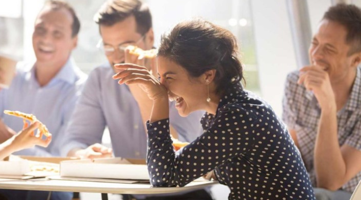 Çfarë i lidh njerëzit e lumtur