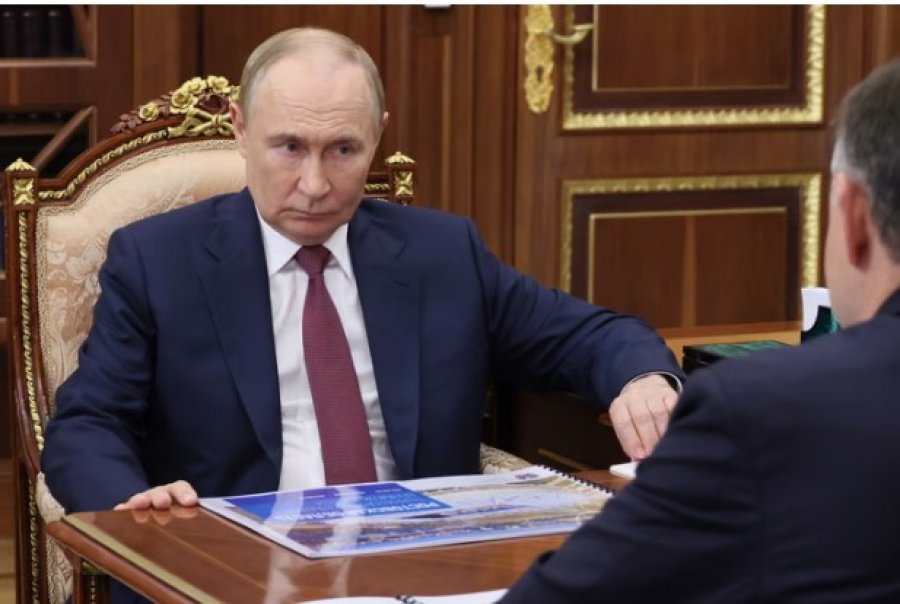 Çfarë po bën Vladimir Putin ndërkohë që Zelensky dhe liderët evropian diskutojnë në tryezën ovale mbi fatin e luftës?