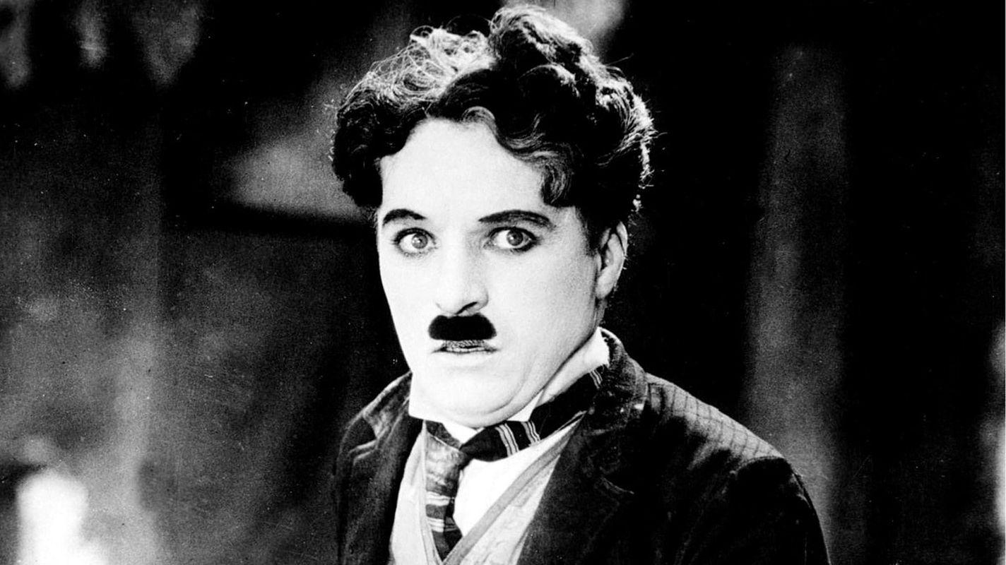 Charlie Chaplin: Lakmia e ka helmuar shpirtin e njeriut… mendojmë shumë dhe nuk ndiejmë sa duhet…
