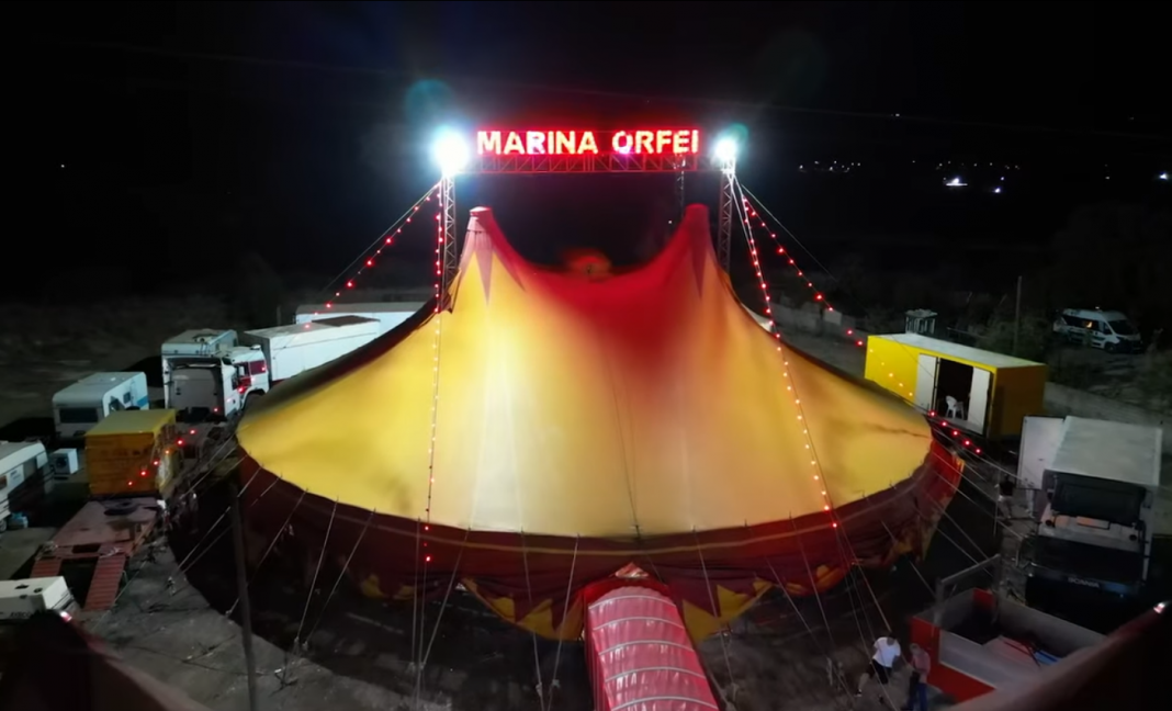 Cirku “Marina Orfei” jep shfaqje në Gjirokastër