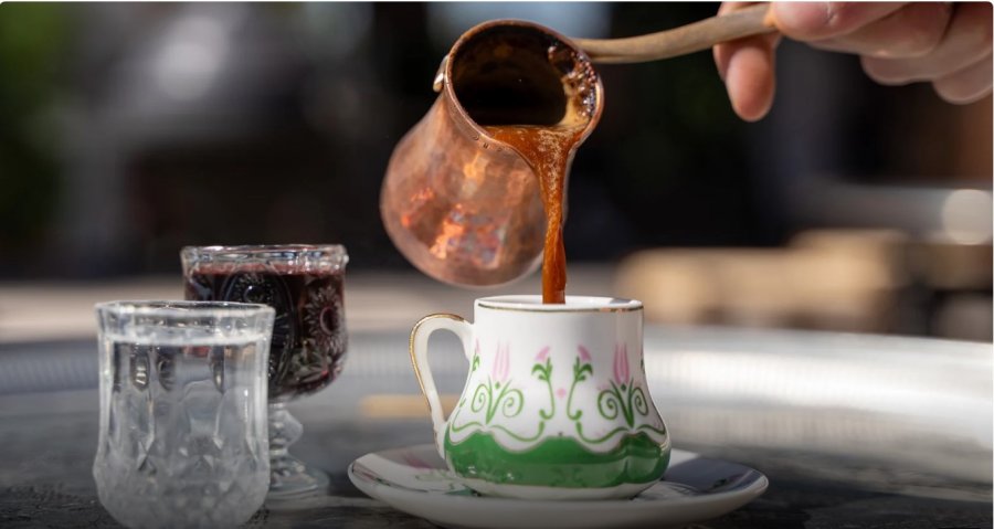 CNN: Kafeja ‘turke’ – një pije aq radikale sa u ndalua për 13 vjet