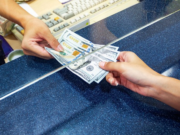 Depozitat e shqiptarëve në US$ rritje rekord, pranë nivelit më të lartë të kësaj dekade