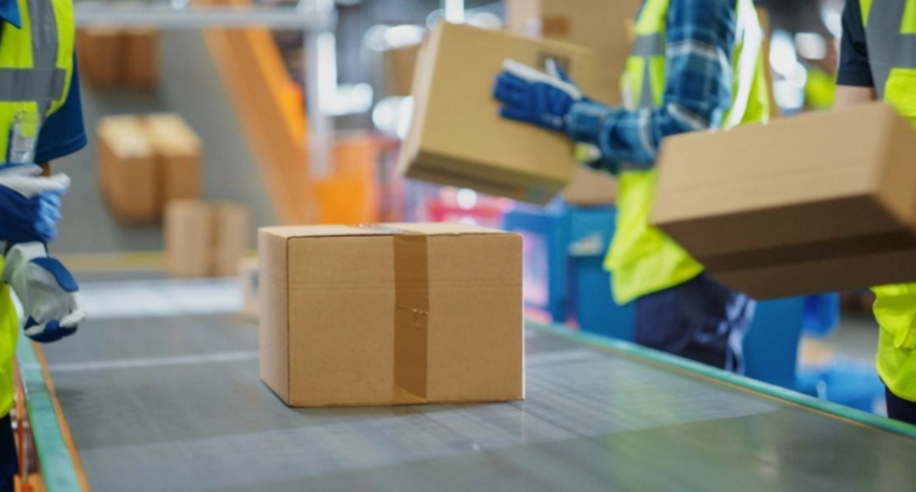 Disa shtete pezullojnë dërgesat postare drejt SHBA-së pas tarifave të Trump