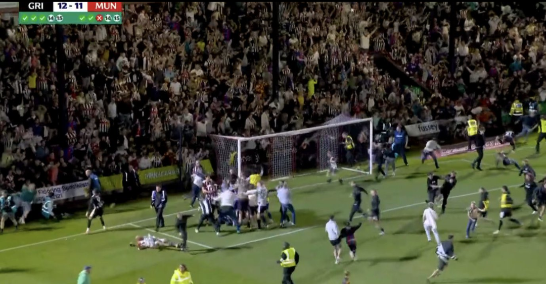 Djajtë e kuq “skuqen” nga turpi, ekipi i ligës së 4-t eleminon Mançester Junajtedin