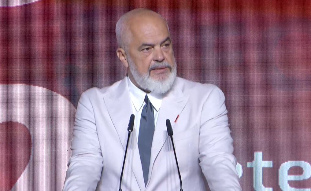 “Do kemi flotën tonë të avionëve”/ Rama për zjarret: Ndihma nga ajri nuk na ka munguar falë BE