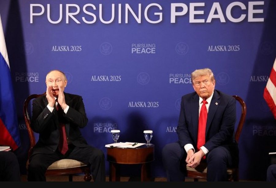 Do kemi paqe në botë? Brenda sallës ku po takohen Trump dhe Putin