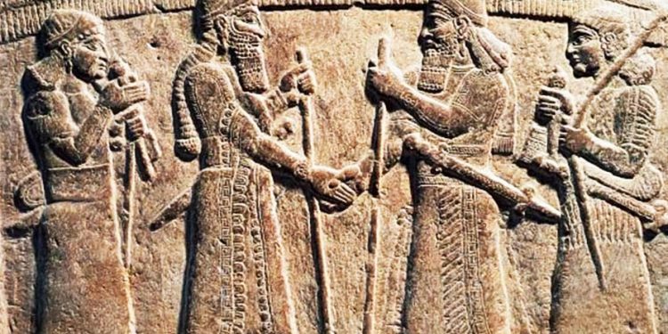 Dorështrëngimi, origjina dhe domethënia e një përshëndetje universale shumë të lashtë