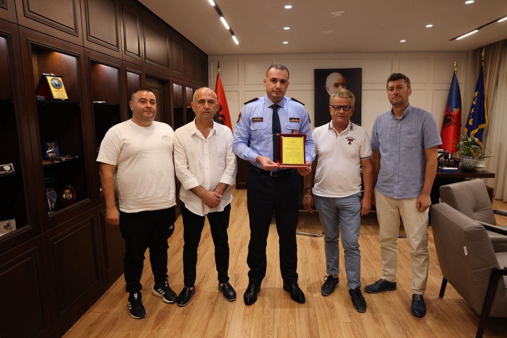 Drejtori i Policisë, Ilir Proda vlerësohet nga Unioni i Gazetarëve Shqiptarë: Për kontribut të veçantë në forcimin e transparencës