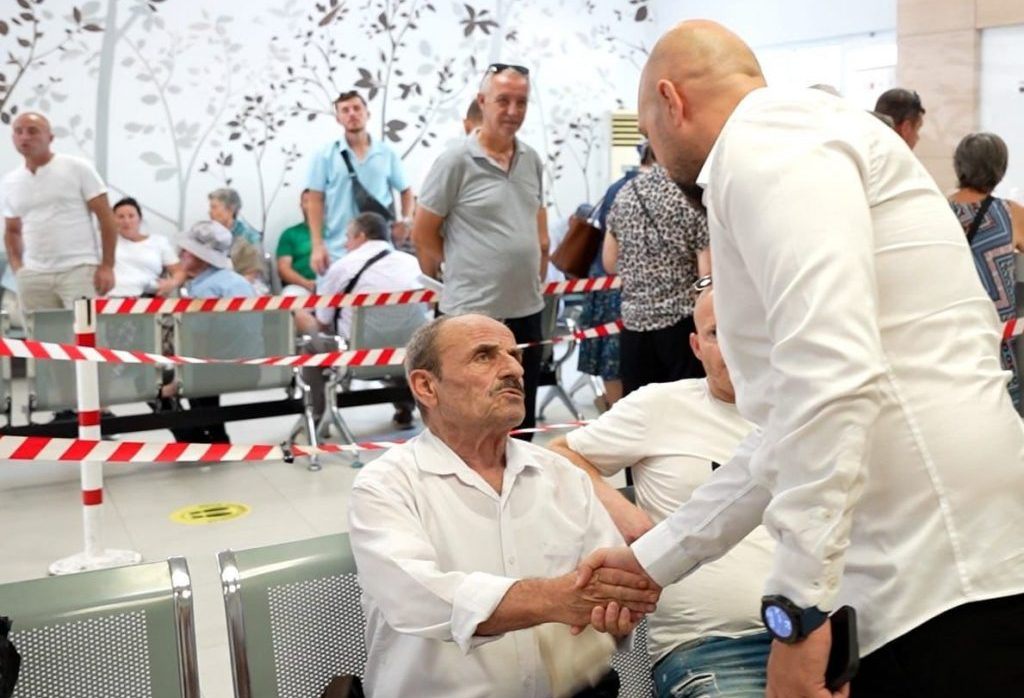 Drejtori i QSUT, Spaho takon nga afër pacientët në Shërbimin Onkologjik