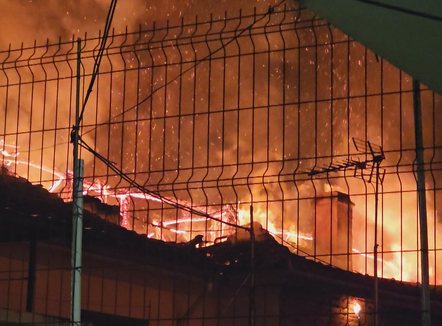 Dy viktima nga zjarret në Elbasan, dhjetëra banesa të shkrumbuara dhe 6 fshatra të djegur plotësisht