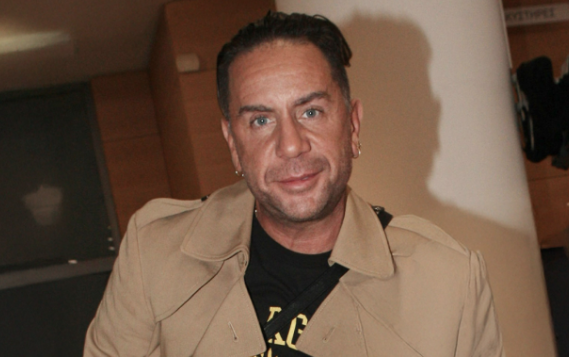 Dyshohet se e motra e futi në kurth, këngëtari grek Giorgos Mazonakis reagon pas shtrimit në spitalin psikiatrik: Nuk kam asnjë problem mendor