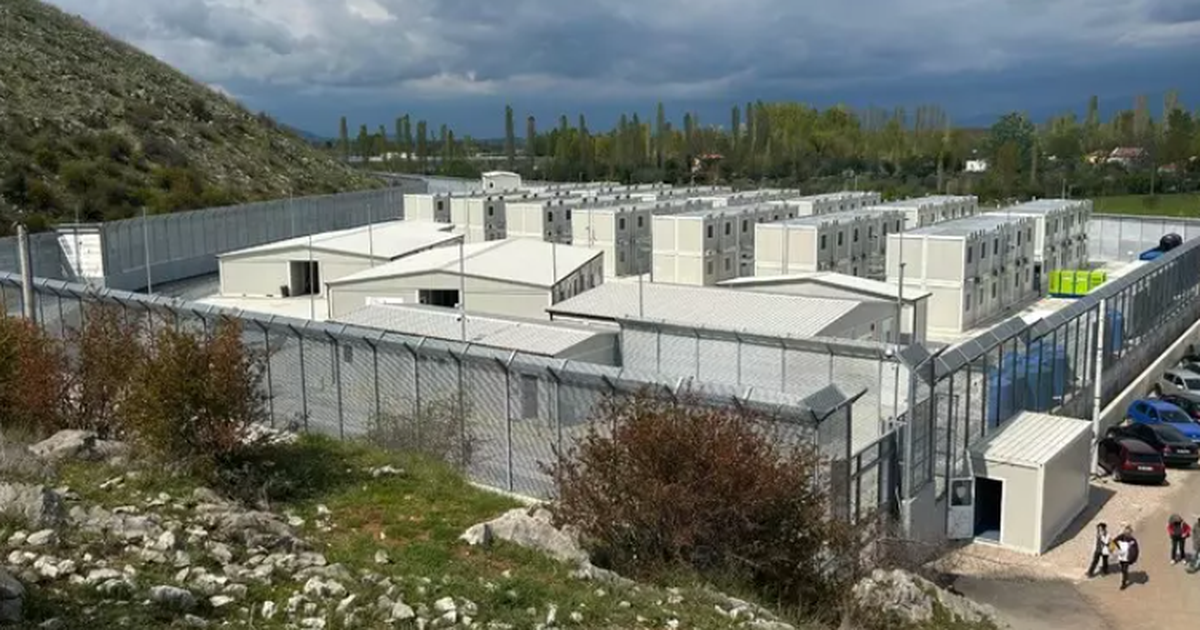 E paqartë e ardhmja e 27 emigrantëve në Gjadër! Garantët Italianë: Transferimi i tyre nuk është i justifikuar