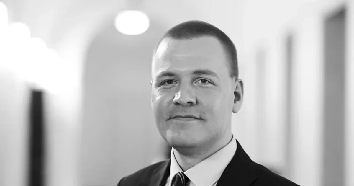 E rëndë në Finlandë! Deputeti 30-vjeçar i jep fund jetës në ambientet e Parlamentit, ja çfarë dyshohet