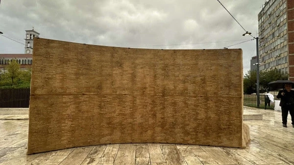 E vërteta e dhimbshme e të pagjeturve në Kosovë, inaugurohet memoriali Pema e Jetëve