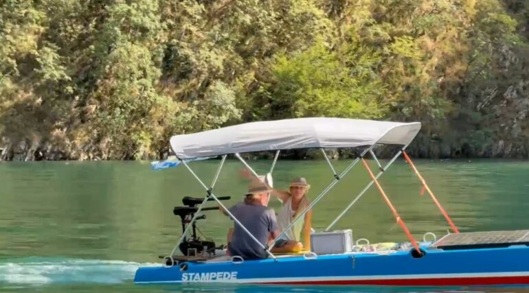 Eksplorimi përfundon në alarm/ Dy turistë holandez, humbin orientimin në Liqenin e Komanit, gjenden nga policia