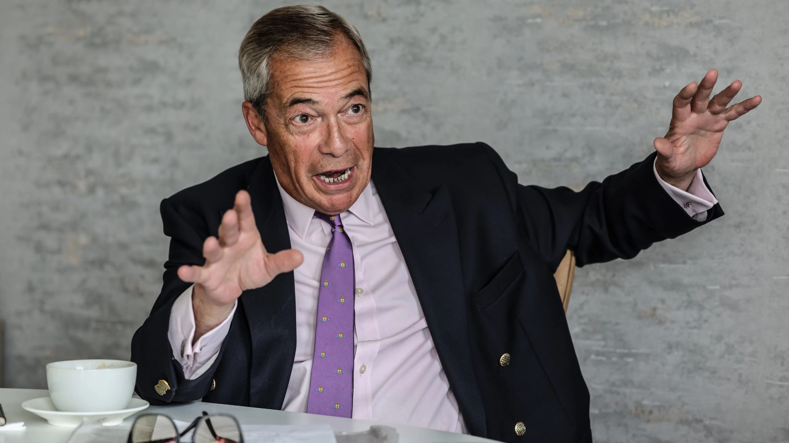 Emigracioni i paligjshëm në Britani, Farage e sheh Shqipërinë si destinacion për azilkërkuesit e dëbuar