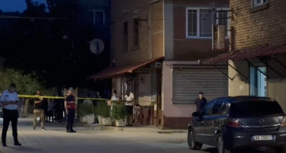 EMRAT/ Plagosi 27-vjeçarin me thikë në Korçë, autori i dënuar më herët për drogë