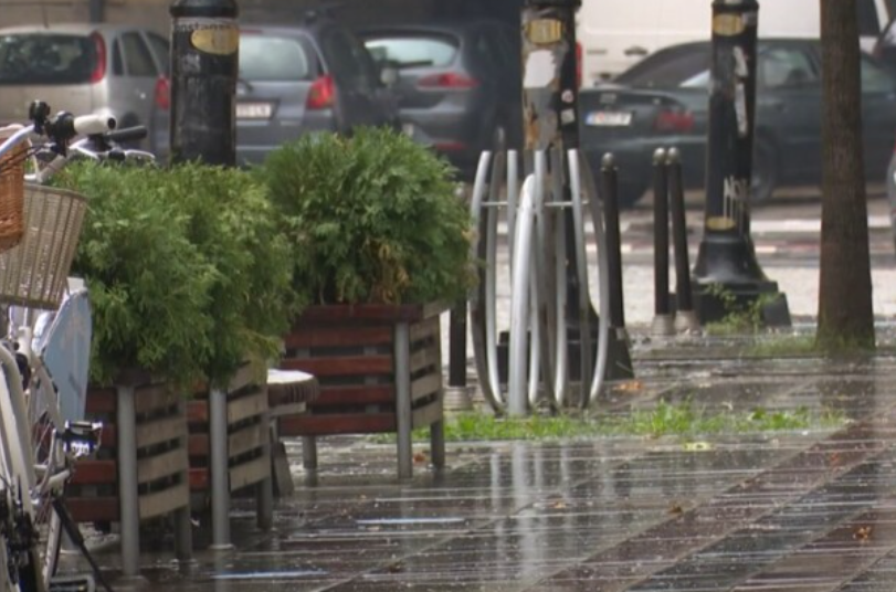 Erërat e forta dhe moti i keq shkaktojnë dëme në Shkup