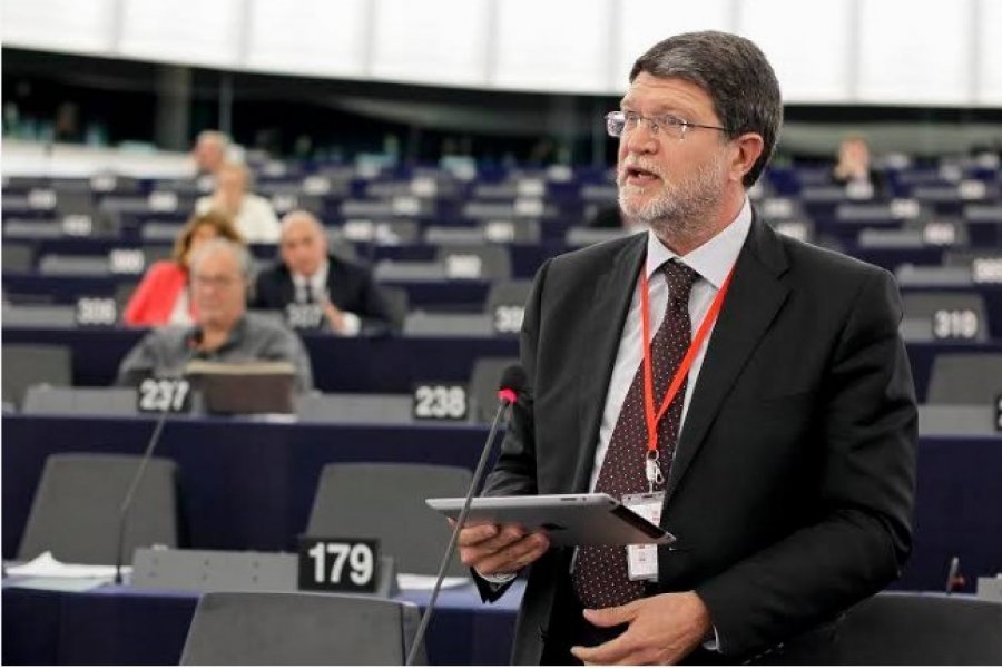 Eurodeputeti flet për përkeqësim të krizës nën regjimin Vuçiç: Serbia po jeton në gjendje të jashtëzakonshme, bllokim institucional i thellë