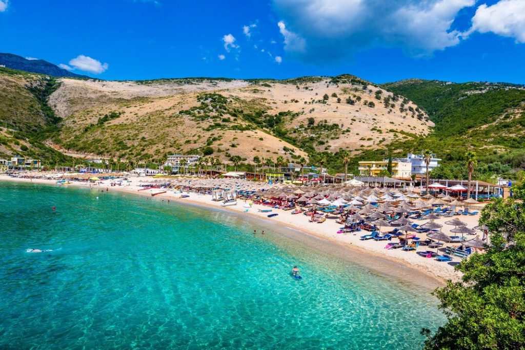 “Express”: Shqipëria, “Xhevahiri i Ballkanit” destinacioni më i mirë për një arratisje në bregdet