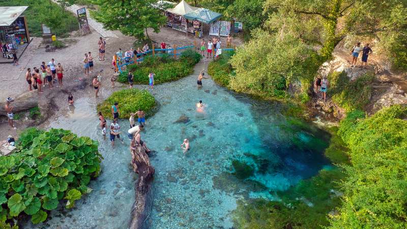 “Express” vlerëson Shqipërinë si një nga vendet më të pabesueshme turistike