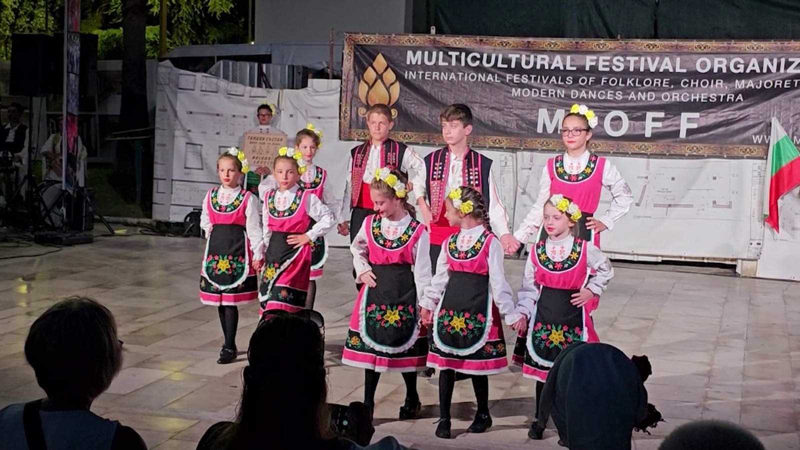 Festivali folklorik “MIOFF”, 16 trupa artistike nga vende të ndryshme gjallërojnë Durrësin